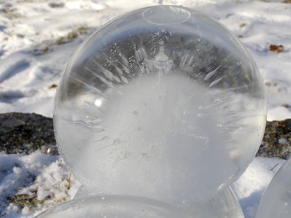 frozen water balloon sculpture - Suzanne Trevellyan