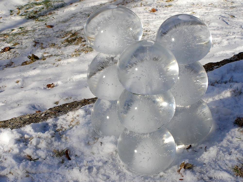 Water balloon sculpture - Suzanne Trevellyan