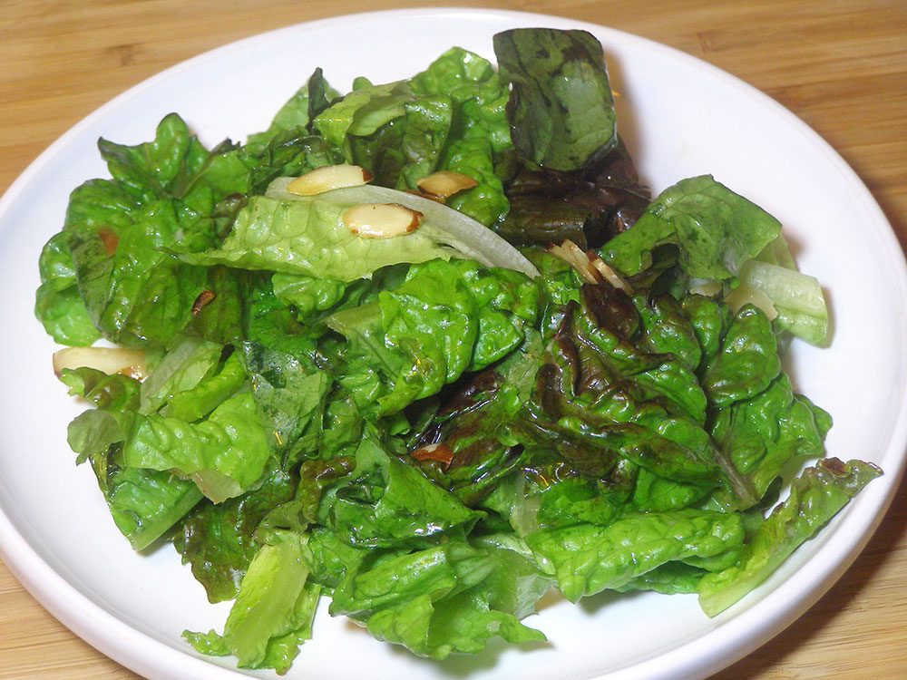 Green Salad with Oil and Vinegar Dressing